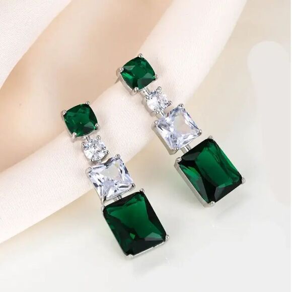 Emerald color stone drop earrings A208 - Picture 1 of 6